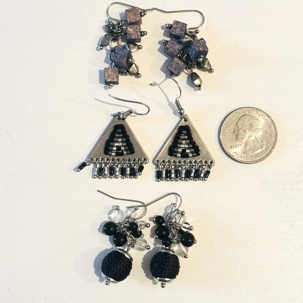 3 pair of light weight earrings - Picture 1 of 1